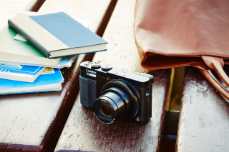 080_FY2014_Panasonic_LUMIX_TZ71_58_Lifestyle 1